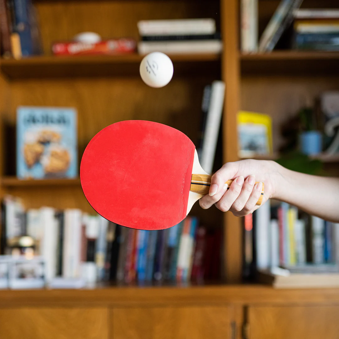 hold ping pong paddle